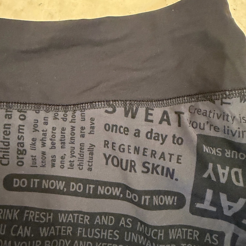 💜Rare NWOT Lululemon Manifesto Black Text Print Mini Skirt - Picture 3 of 11